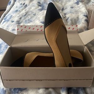 Cream and black toe flats 9.5